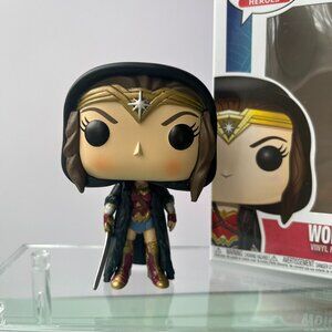 Funko POP WONDER WOMAN IN CLOAK #229